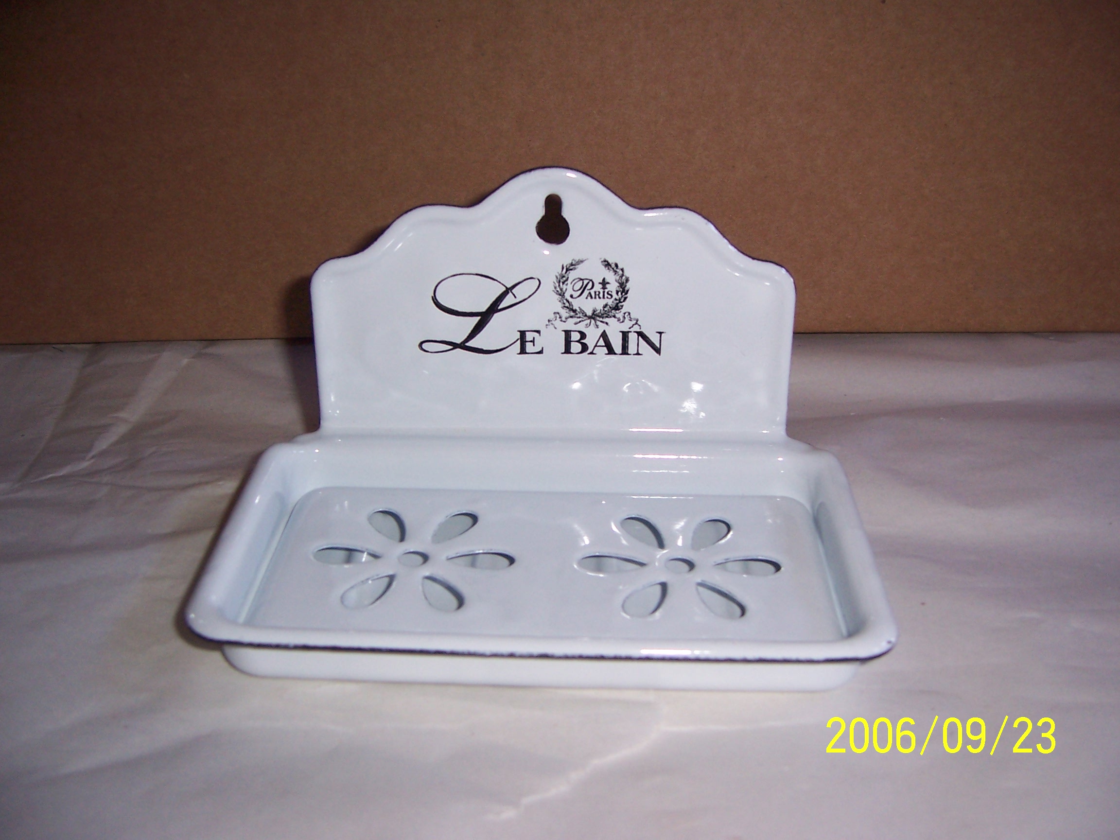 Flower-shaped country soap holder